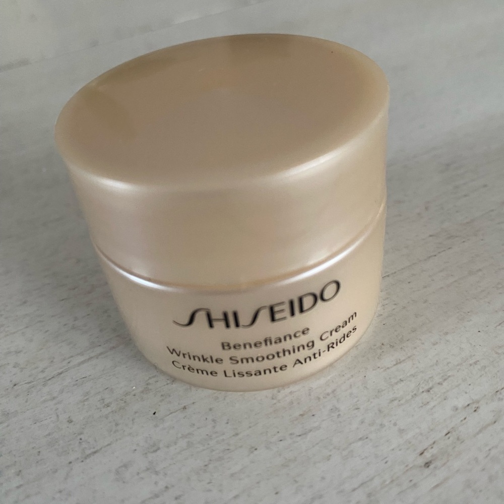 Shiseido Benefiance Wrinkle Smoothing Cream - Beige